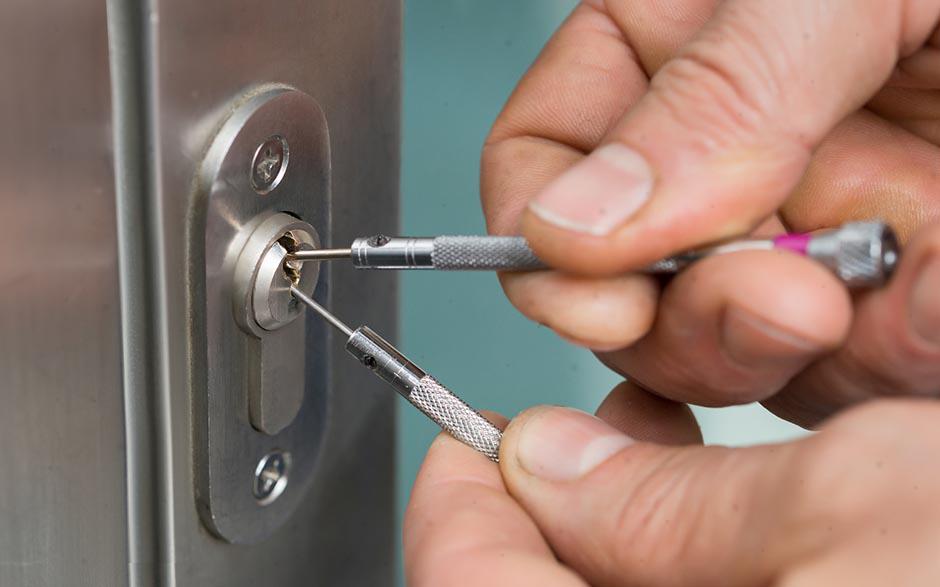 changer serrure porte blindée Vaux-le-Pénil