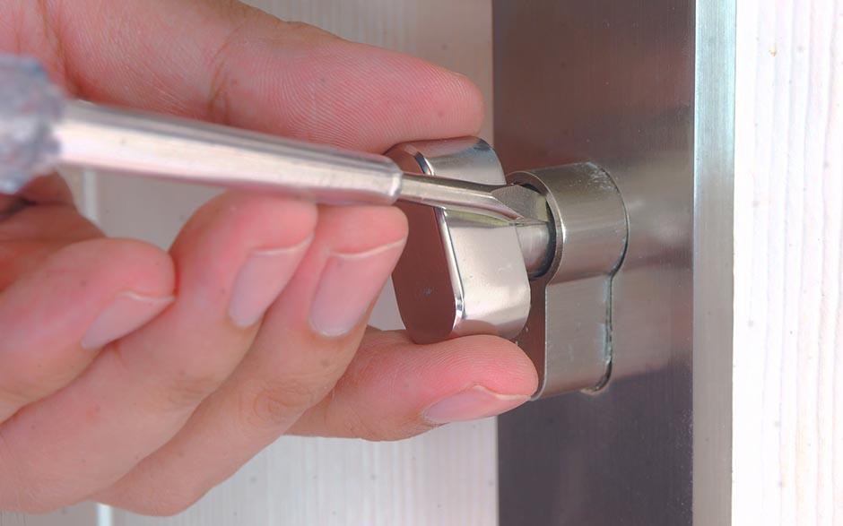  changer serrure porte blindée Vaux-le-Pénil
